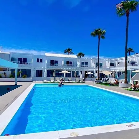 Beautiful 2 Bed Air Con Apt 16a Atlantic View Apartment Puerto del Carmen (Lanzarote)